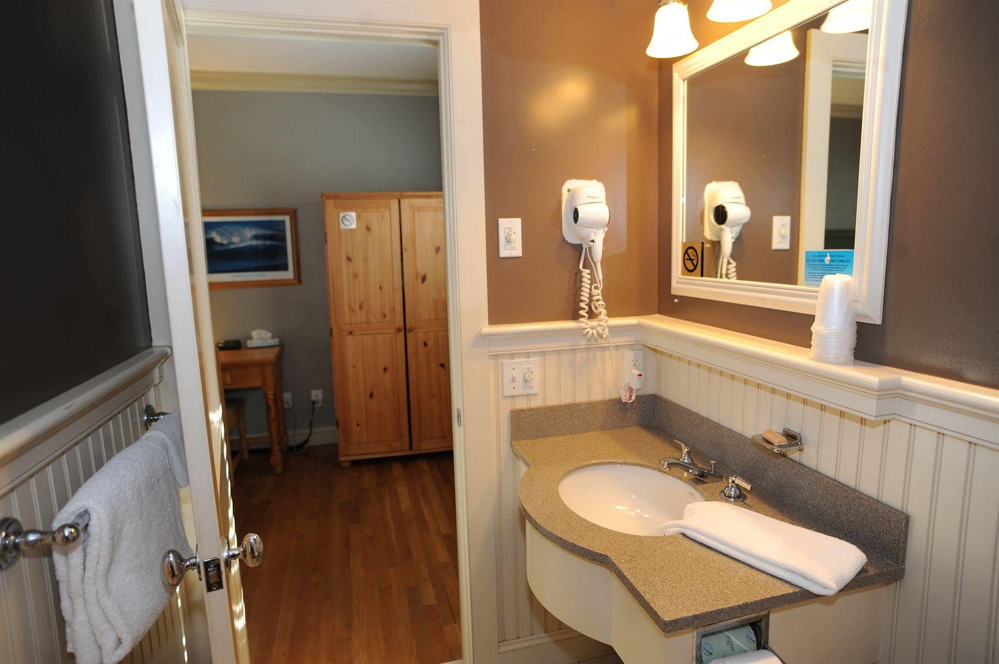 Long Island Hotel
